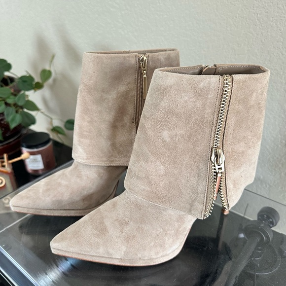 Steve Madden Taupe Suede Pointed Toe Ankle Boots with Gold Zipper - Picture 4 of 7